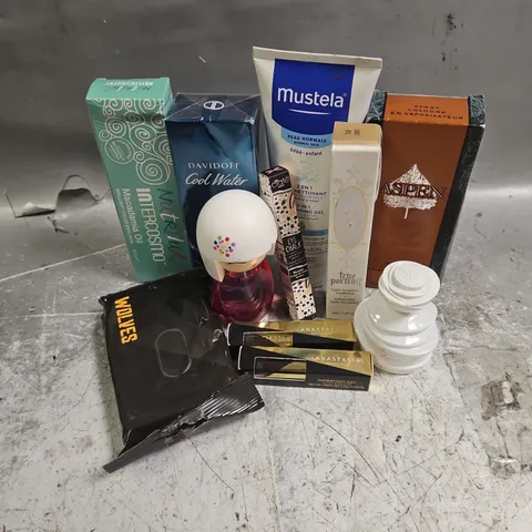 BOX OF APPROXIMATELY 30 ASSORTED COSMETIC ITEMS TO INCLUDE - KAT VON D LIQUID TO POWDER FOUNDATIONIN LIGHT 012 - MUSTELA CLEANSING GEL - KIMMI MIMI EAU DE TOILETTE - ETC - COLLECTION ONLY