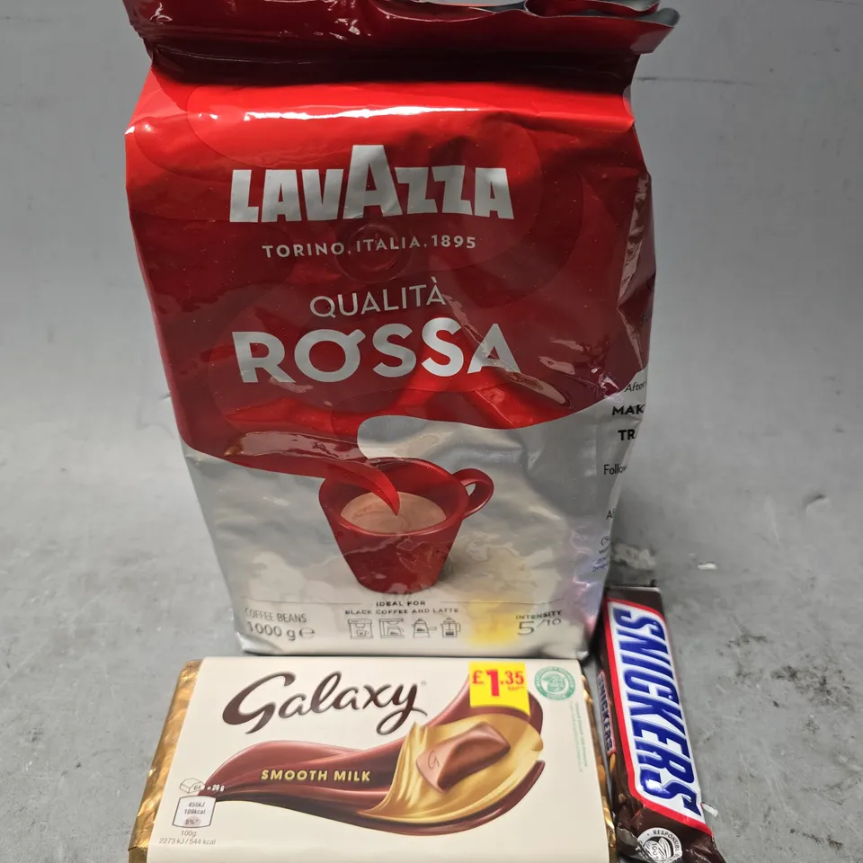 APPROXIMATELY 6 ASSORTED FOOD ITEMS TO INCLUDE - LAVAZZA ROSSA COFFEE BEANS , GALAXY CHOCOLATE , SNICKERS ETC