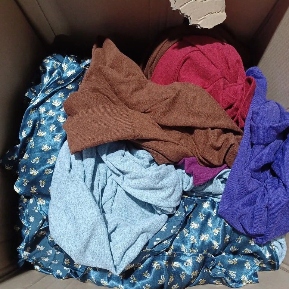 LARGE BOX OF ASSORTED CLOTHING IN DIFFERENT COLOURS AND SIZES 