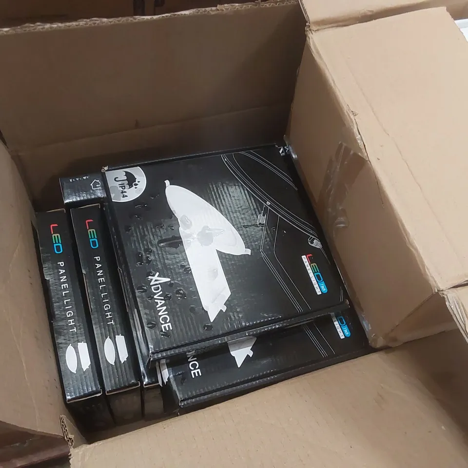 PALLET CONTAINING A VERY LARGE QUANTITY OF ASSORTED LIGHTING PRODUCTS TO INCLUDE: 18W LED RECESSED CIRCULAR ULTRASLIM DOWNLIGHTS, LED PANEL LIGHTS, LED EMERGENCY MODULES ECT