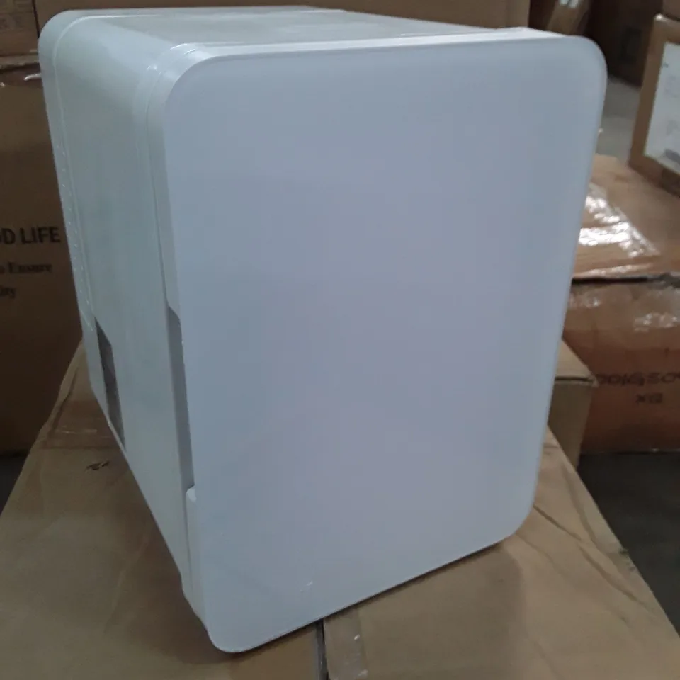 BOXED 12V MINI FRIDGE MODEL LL-4AL