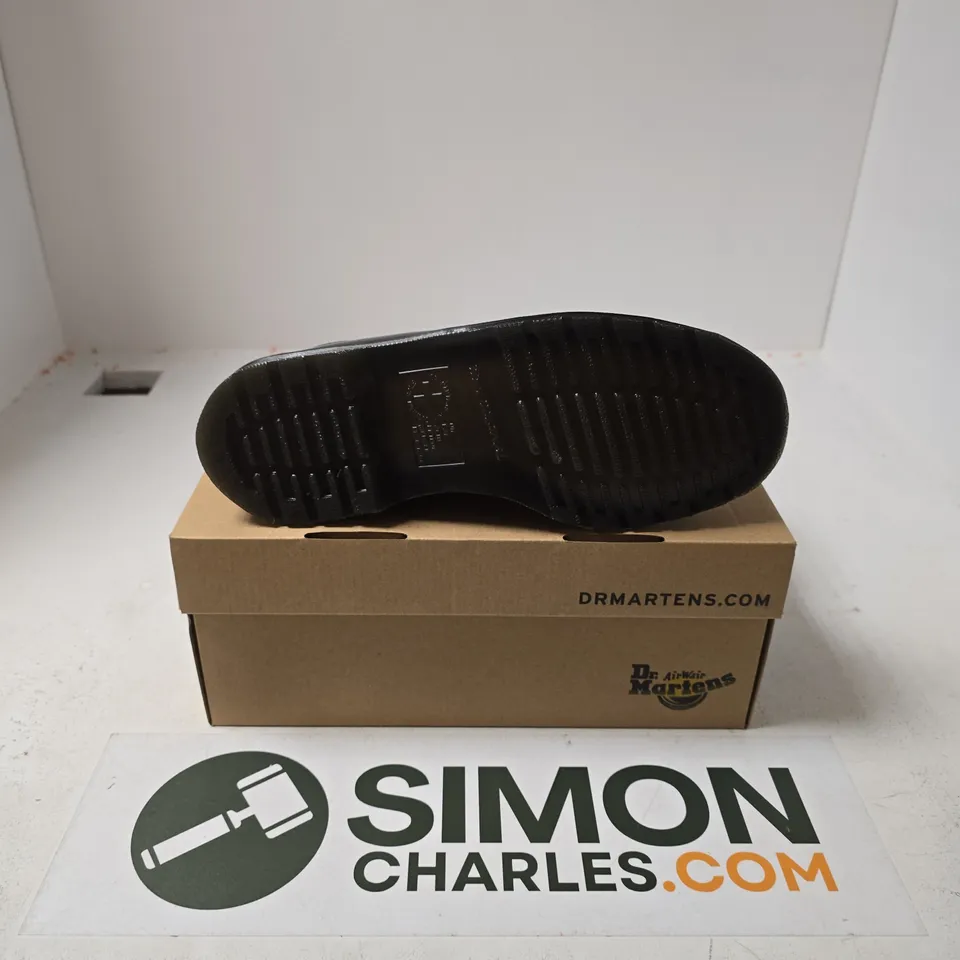 BOXED PAIR OF DR MARTENS MAYFARE 3 EYE SHOES IN BLACK - UK 6.5