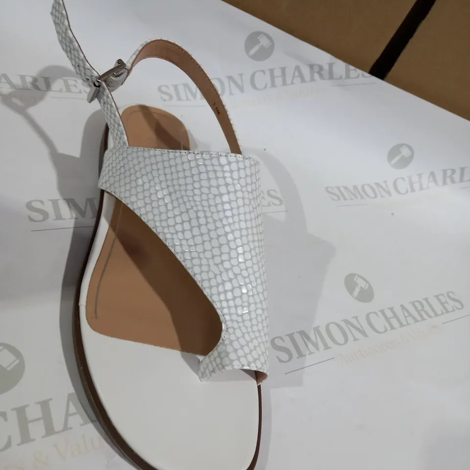 VIONIC NUDE SANDAL SIZE 5.5