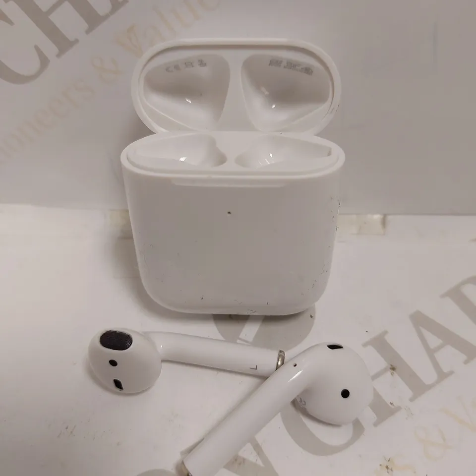 APPLE AIRPODS - 2ND GENERATION