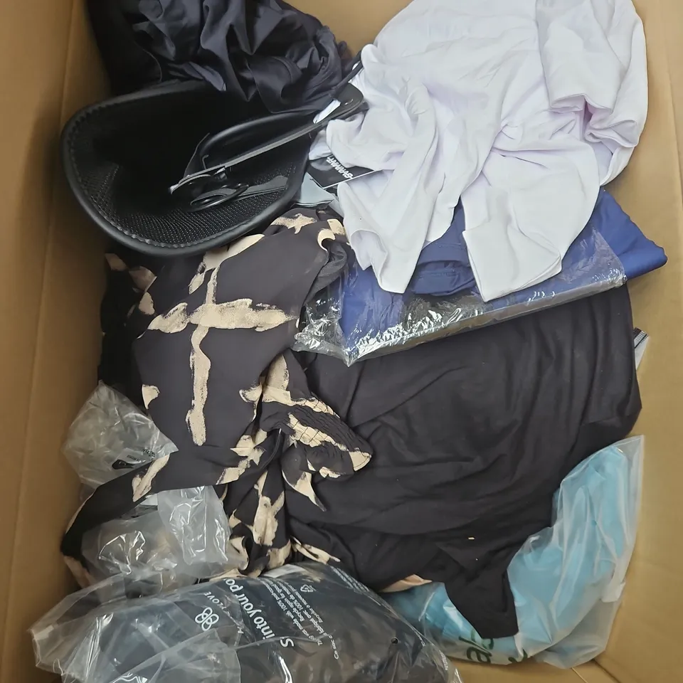 BOX OF APPROXIMATELY 20 ASSORTED CLOTHING ITEMS TO INCLUDE HOODIE, SWIMSUIT, DRESS, ETC