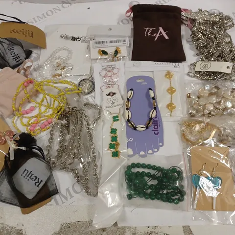 LOT OF ASSORTED COSTUME JEWELLERY