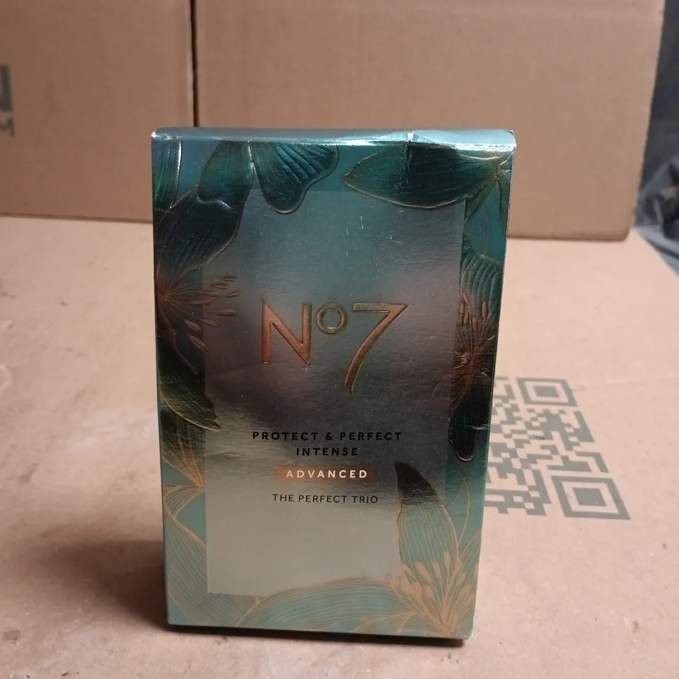 NO7 PROTECT & PERFECT INTENSE ADVANCED SKINCARE TRIO