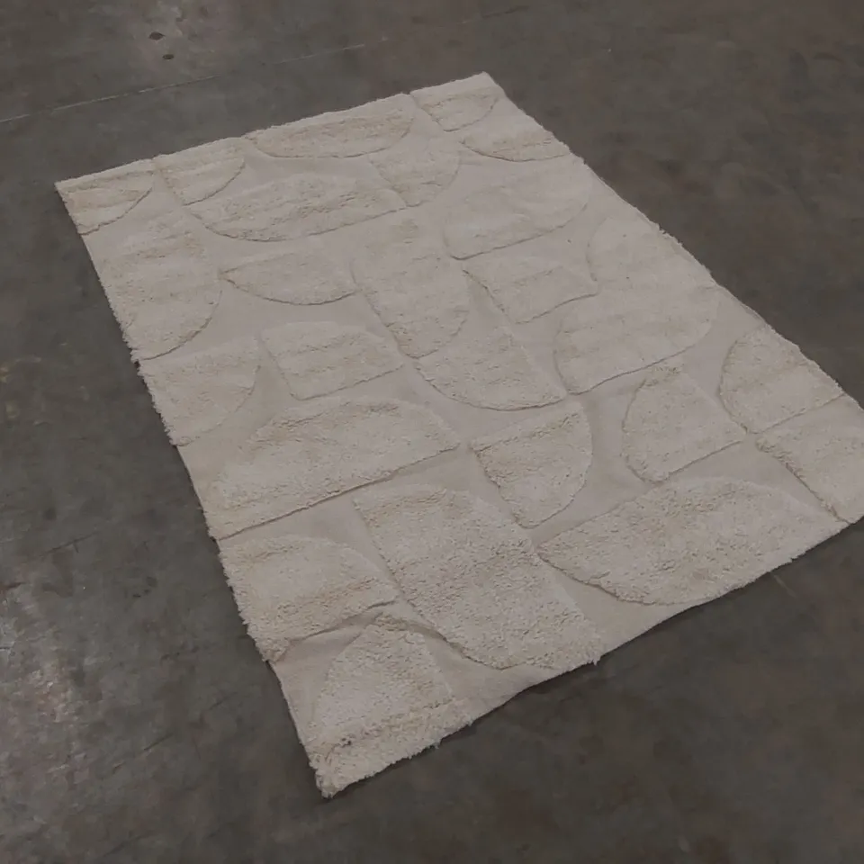 QUALITY DESIGNER AREA RUG - APPROXIMATELY 170 x 122cm