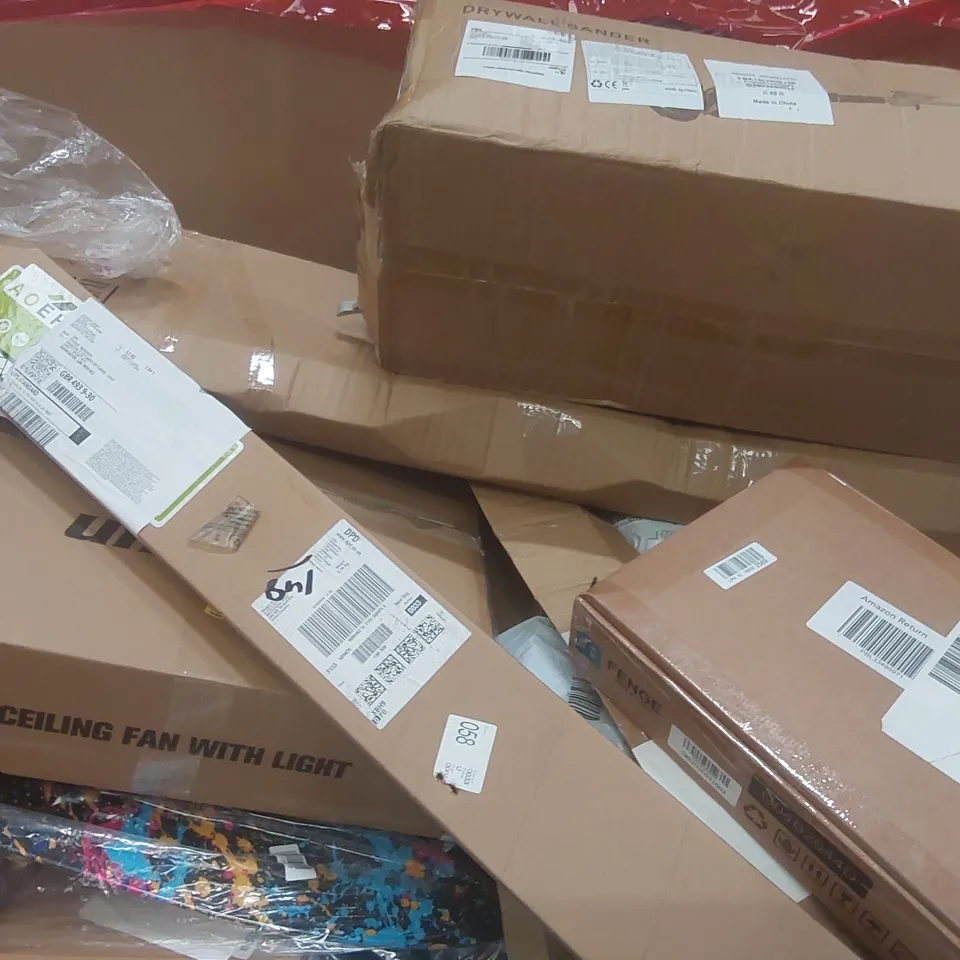 PALLET CONTAINING A LARGE QUANTITY OF ASSORTED ITEMS INCLUDING: SKATEBOARD, RUG, CEILING FAN WITH LIGHT ECT