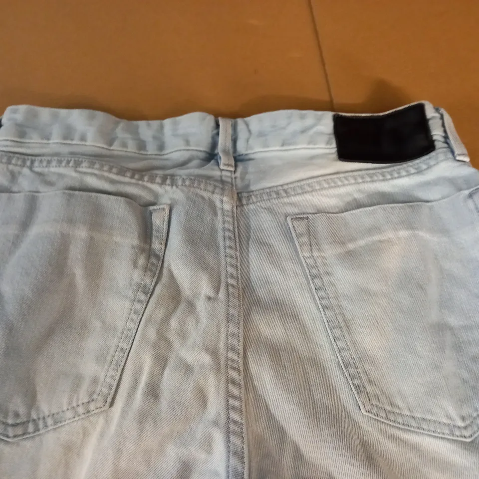 CALVIN KLEIN JEANS LIGHT WASH JEANS - W29 L34