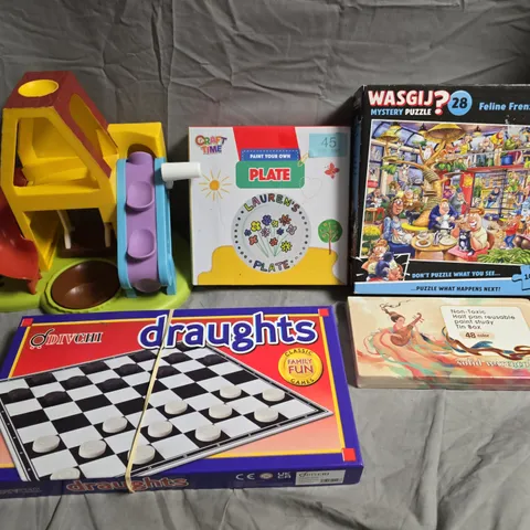 LARGE QUANTITY OF ASSORTED TOYS AND GAMES TO INCLUDE - DRAUGHTS. JIGSAWA AND PAINT YOUR OWN PLATE