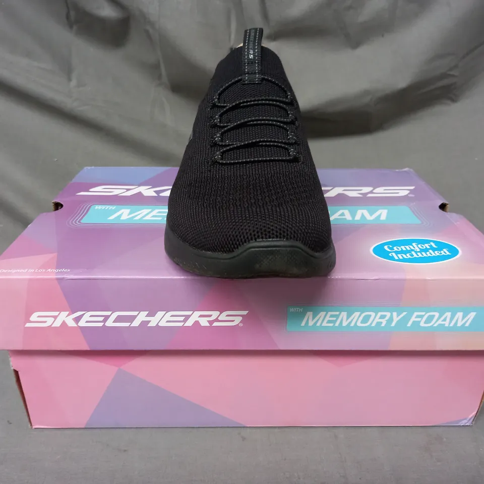 BOXED PAIR OF SKECHERS TRAINERS IN BLACK SIZE 6