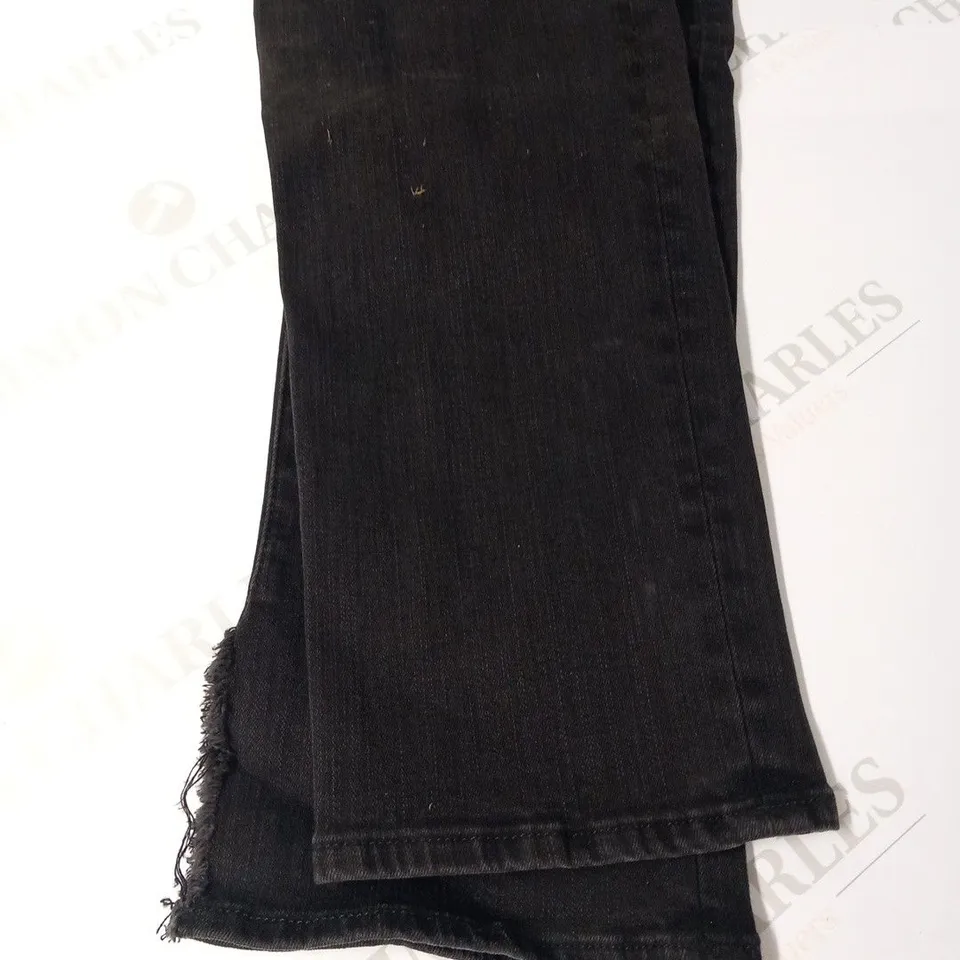 J BRAND PHOTO READY ULTRA SLIMMING MID RISE RAIL JEANS SIZE 28