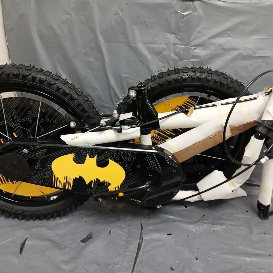 BATMAN 2022 16" BIKE BLACK - COLLECTION ONLY