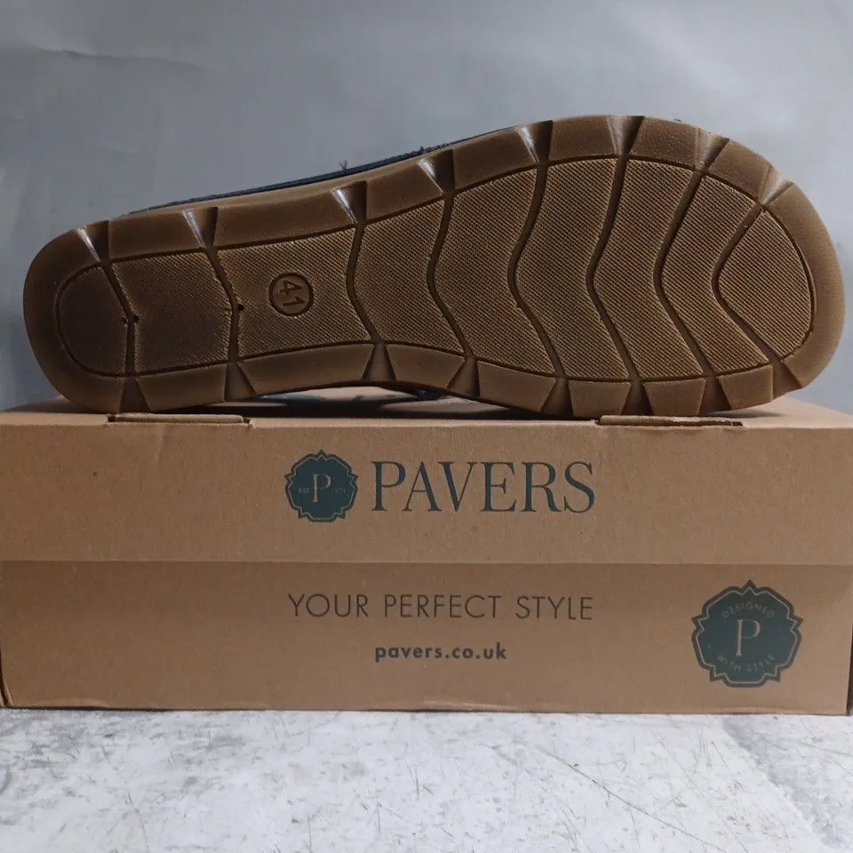 BOXED PAIR OF PAVERS OPEN TOE SANDALS IN NAVY SIZE EU 41