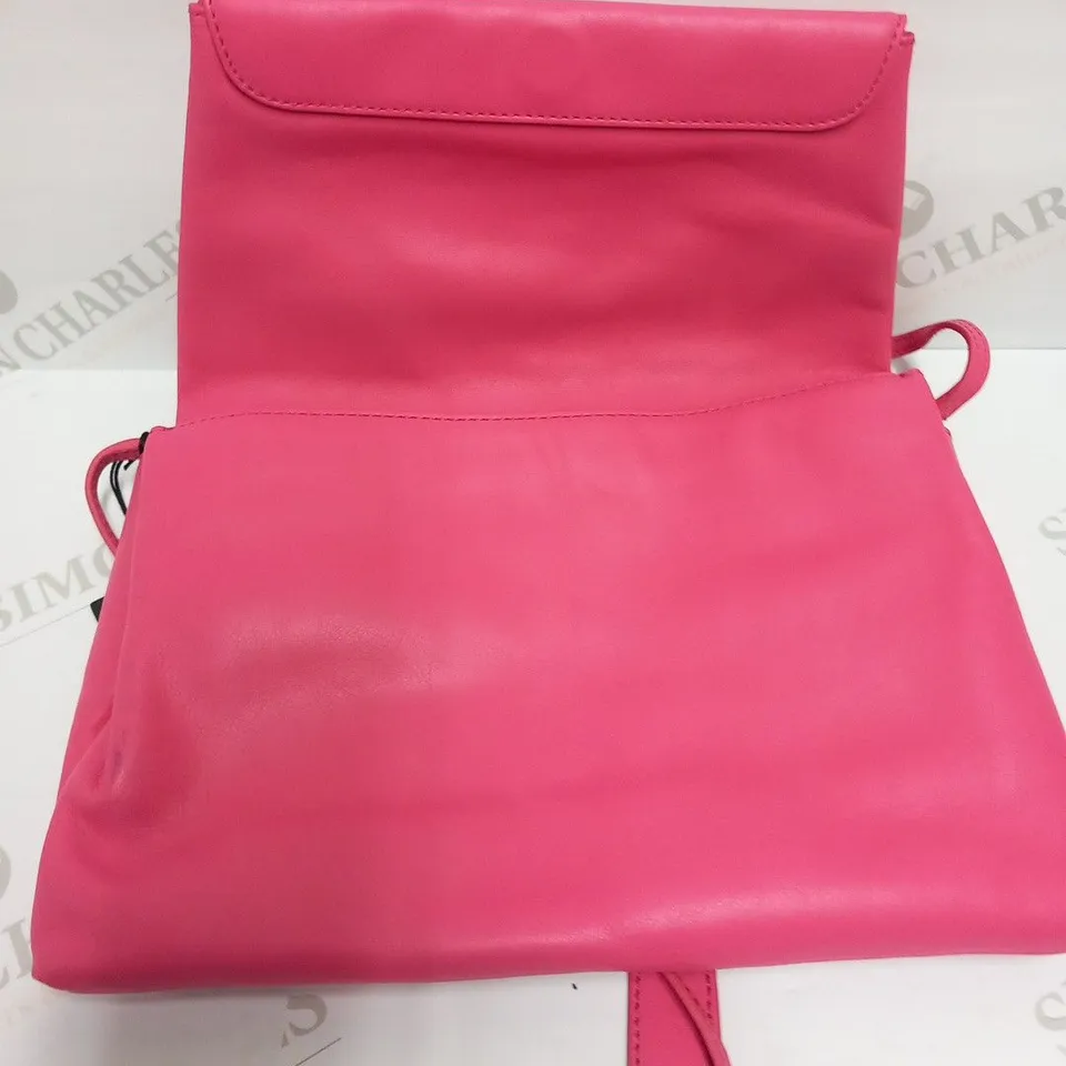MCQ BY ALEXANDER MCQUEEN PLAIN NAPPA HOT PINK CLUTCH BAG