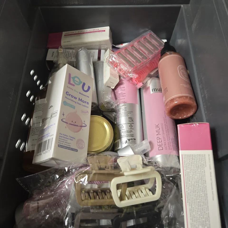 APPROXIMATELY 20 ASSORTED HEALTH & BEAUTY PRODUCTS TO INCLUDE NIVEA MEN BALM, HAND WASH, V-UP MASK ETC