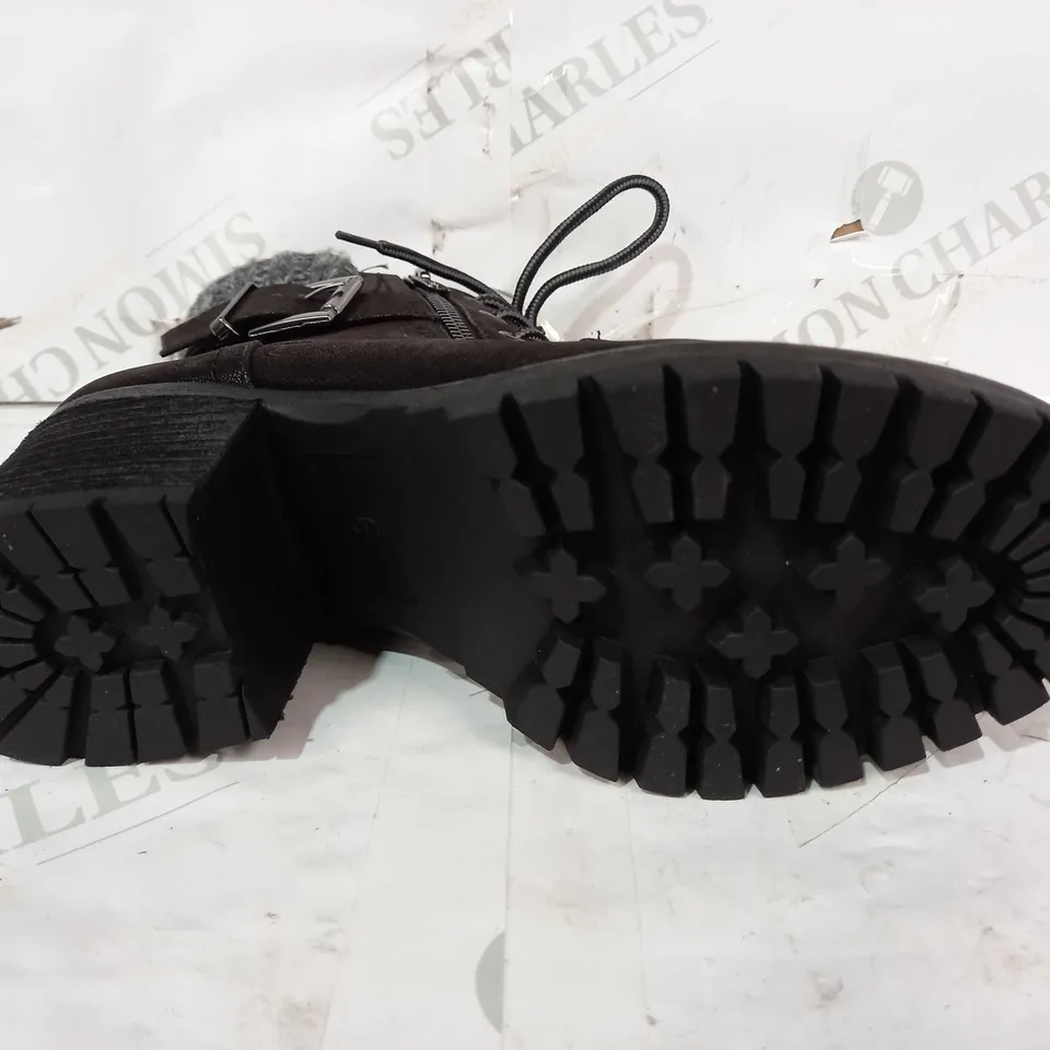 PAIR OF STITCH FIX CAELYN ZIP UP HEELED ANKLE BOOTS IN BLACK UK SIZE 4