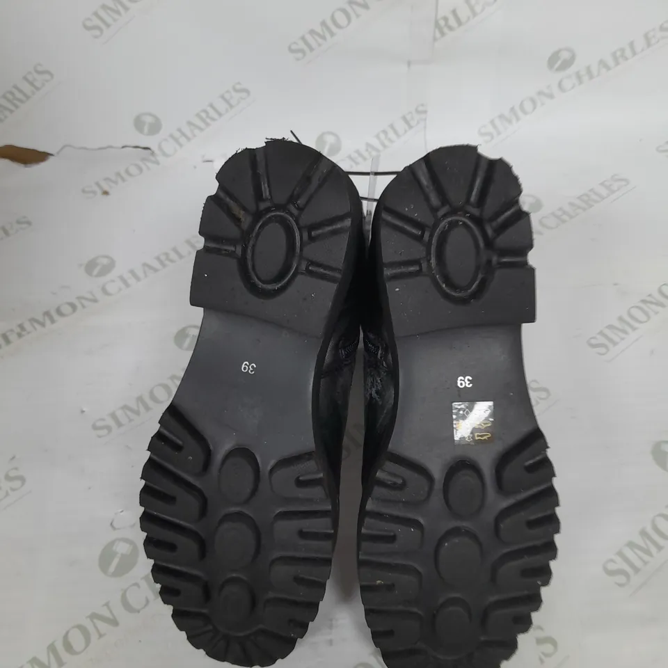 MODA IN PELLE ZIP BIKER BOOTS IN BLACK SIZE 6