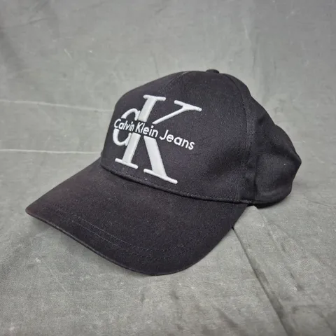 CALVIN KLEIN JEANS CAP IN BLACK