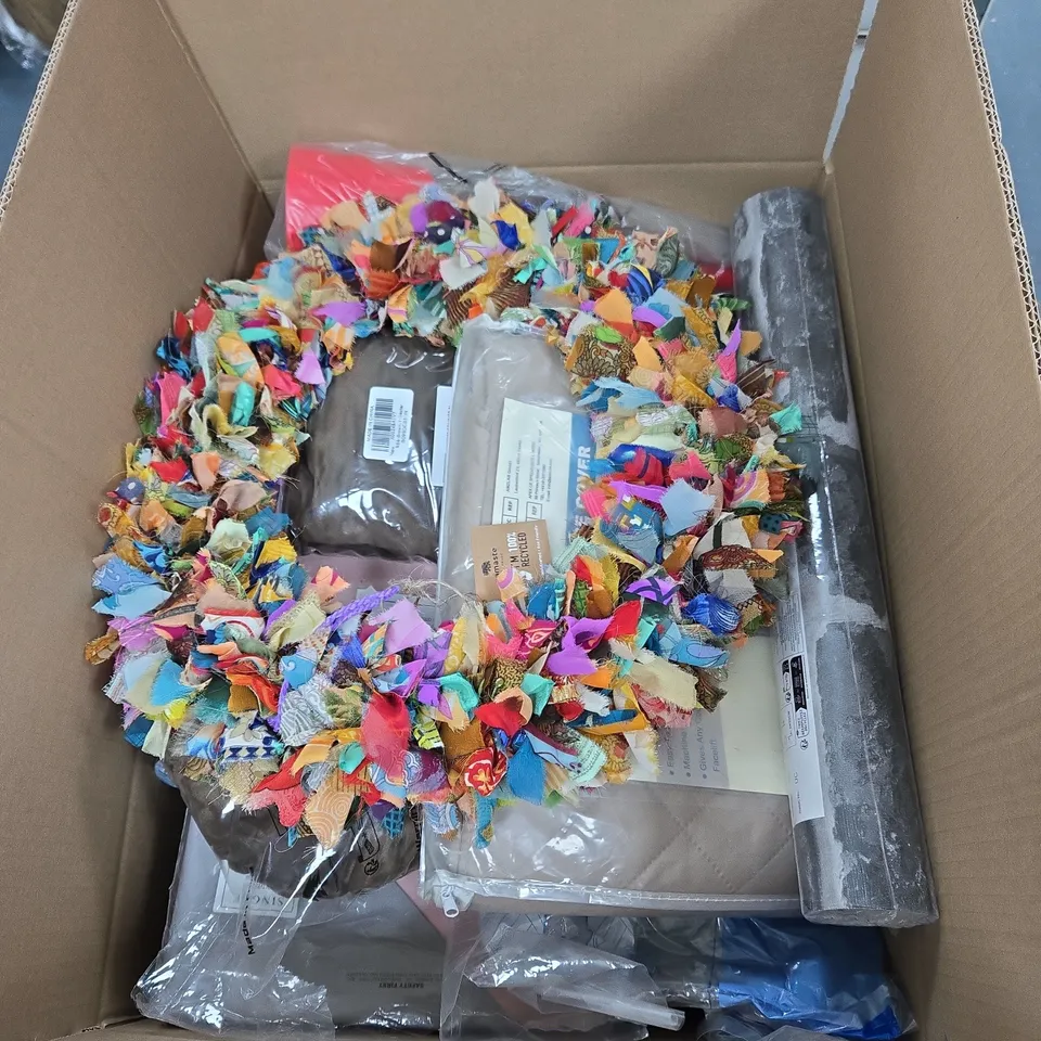 BOX OF APPROXIMATELY 15 ASSORTED ITEMS TO INCLUDE: £50 COIN TIN