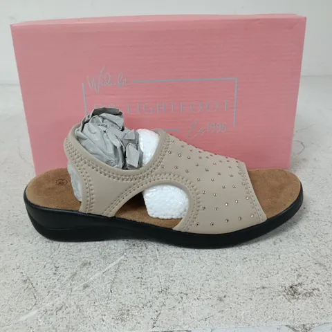 BOXED PAIR OF DR LIGHTFOOT JENNY SHOES IN TAUPE - UK 7