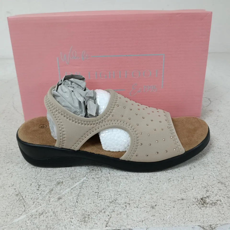BOXED PAIR OF DR LIGHTFOOT JENNY SHOES IN TAUPE - UK 7
