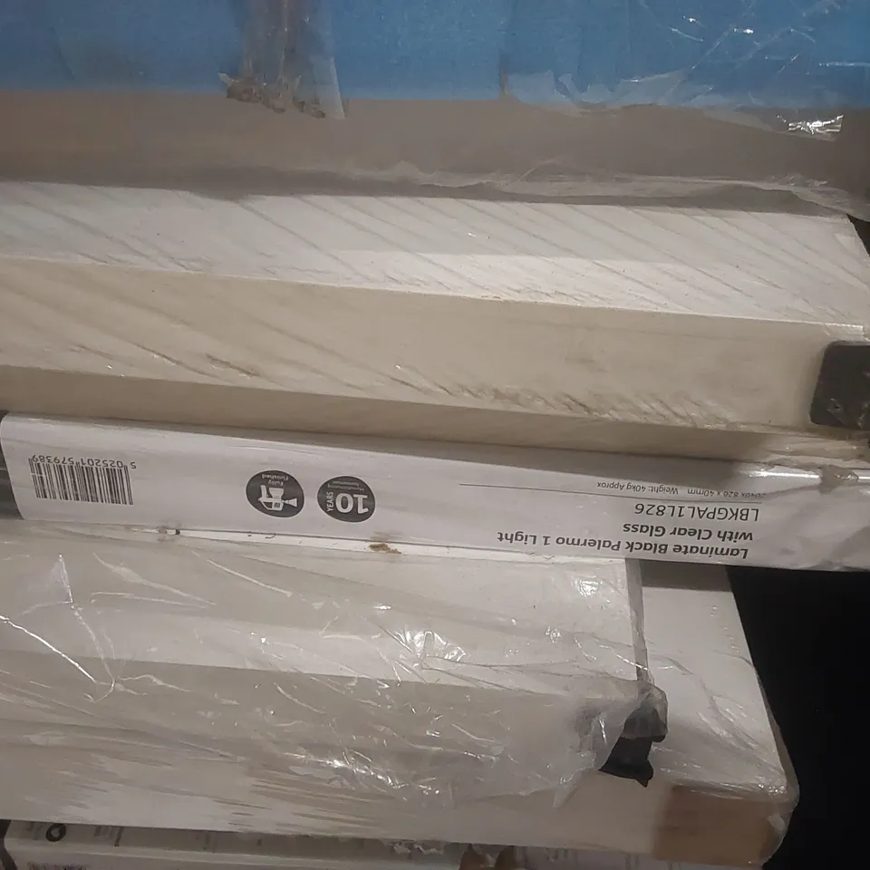 PALLET CONTAINING A VERY LARGE QUANTITY OF WOODEN INTERNAL DOORS