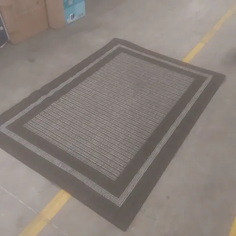 QUALITY DESIGNER AREA RUG // SIZE: 160 X 225cm