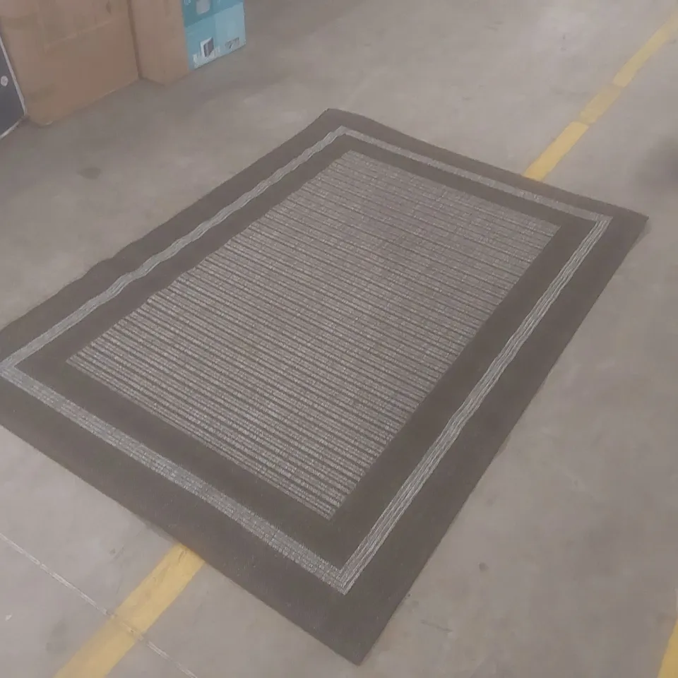 QUALITY DESIGNER AREA RUG // SIZE: 160 X 225cm