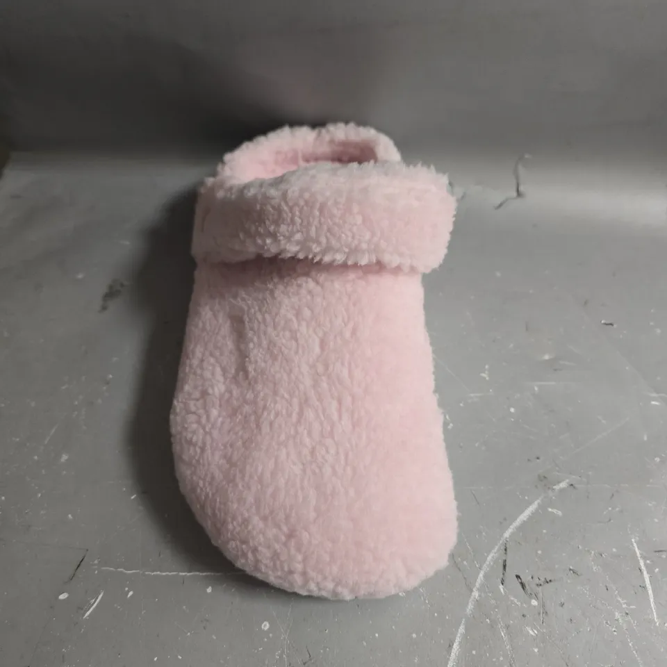 UNBOXED PAIR OF CROCS CLASSIC COZZZY SLIPPERS IN PINK - UK M5/W6