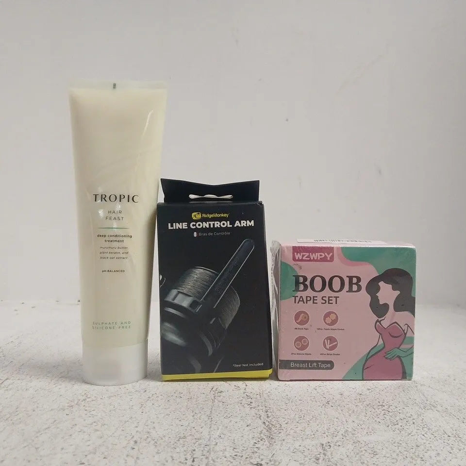 APPROXIMATELY 15 ASSORTED COSMETIC ITEMS INCLUDING VARIOUS MAKES AND BRANDS - COLLECTION ONLY