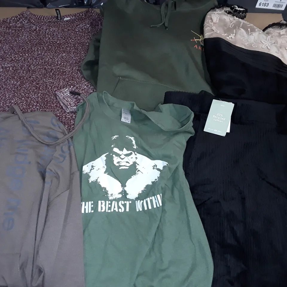 LARGE QUANTITY OF ASSORTED CLOTHING ITEMS TO INCLUDE DIVIDED, ASOS AND H&M