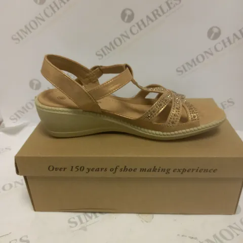 BOXED CUSHION WALK DIAMANTE TRIM SANDALS - SIZE 6