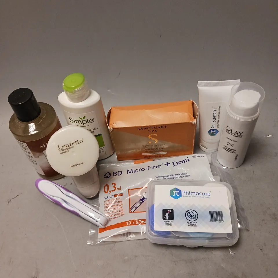 BOX OF APPROXIMATELY 10 COSMETIC ITEMS TO INCLUDE - LENZETTO HRT SPRAY - PHI-STRETCH SKIN STRETCHING SERUM - SIMPLE REPLENISHIN MOISURIZER - C