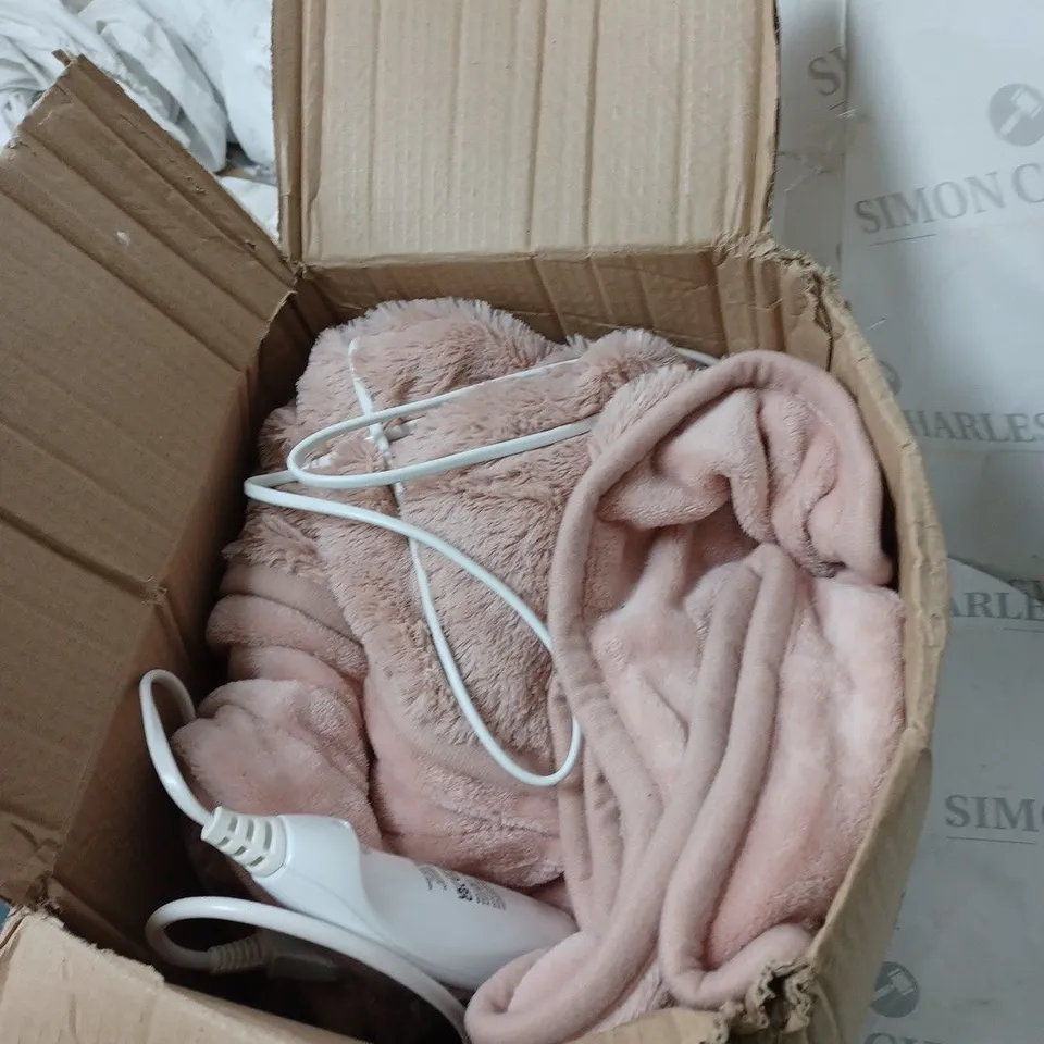 COZEE HOME VELVETSOFT HEATED THROW IN PINK