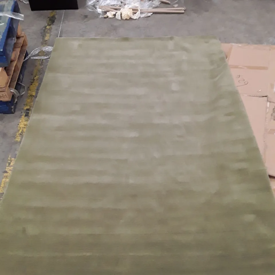 QUALITY DESIGNER AREA RUG // APPROX SIZE: 200 x 290cm