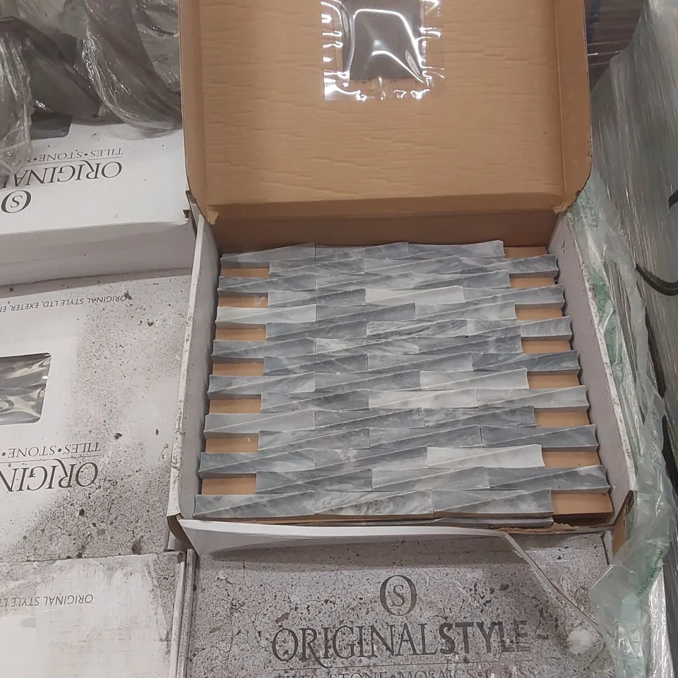 PALLET CONTAINING APPROXIMATELY 253x MOSAIC TILES