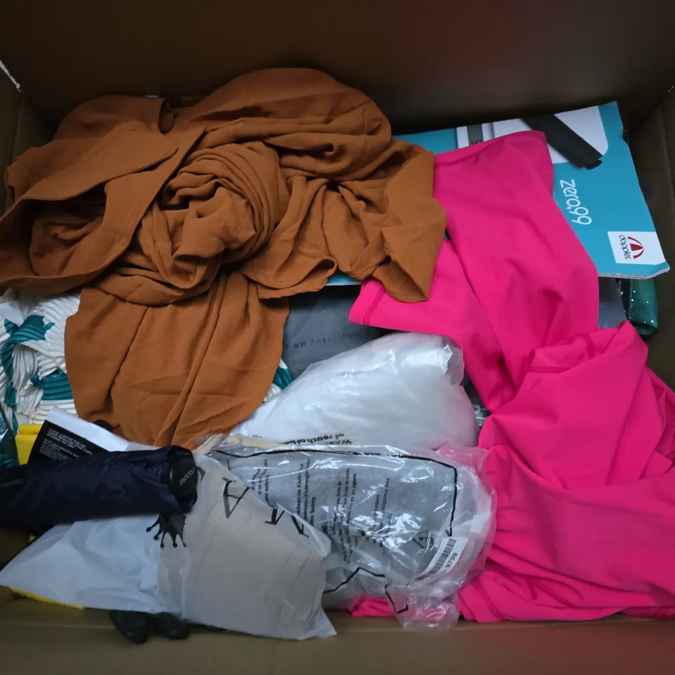APPROXIMATELY 35 ASSORTED CLOTHING ITEMS IN VARIOUS SIZES, STYLES & COLOURS TO INCLUDE LEGGINGS, MIDI DRESS, UMBRELLA, ETC