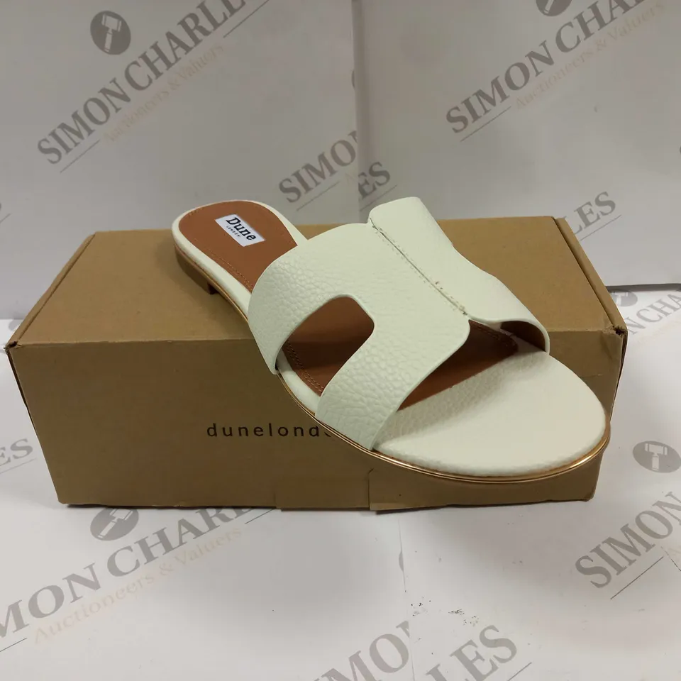 BOXED PAIR OF DUNE LONDON FLAT SANDALS UK SIZE 7
