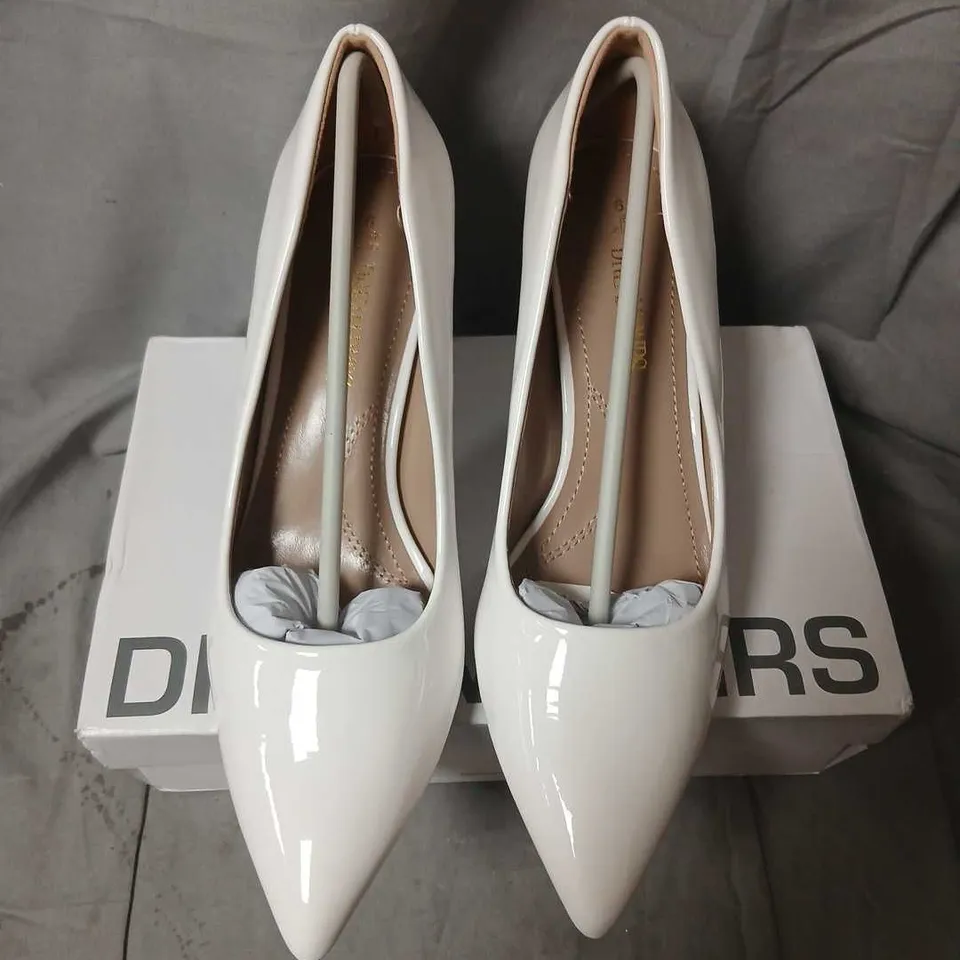 DREAM PAIRS WHITE PATENT HIGH-HEEL PUMPS, UK 7 (US 9)