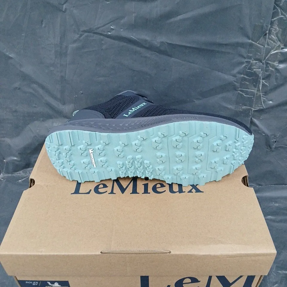 BOXED PAIR OF LEMIEUX TRAX LITE TRAINER DUSK UK 7