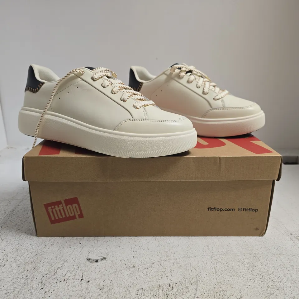 BOXED PAIR OF FITFLOP RTG BLANKET STITCH LEATHER TRAINERS IN CREAM/BLACK SIZE UK 6