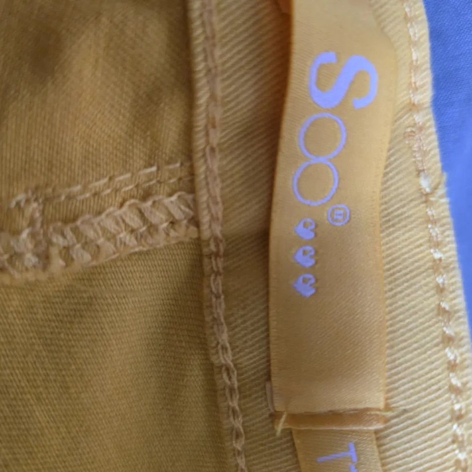 SOO MUSTARD YELLOW SHORTS – 98% COTTON, 2% ELASTANE, SIZE S 