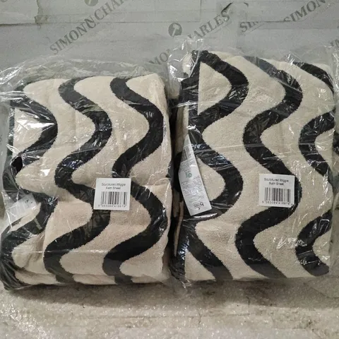 LOT OF 2 BETTER COTTON SCULPTURED WIGGLE BATH SHEETS