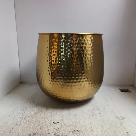 MELODY MAISON HAMMERED METAL PLANTER LARGE – GOLD