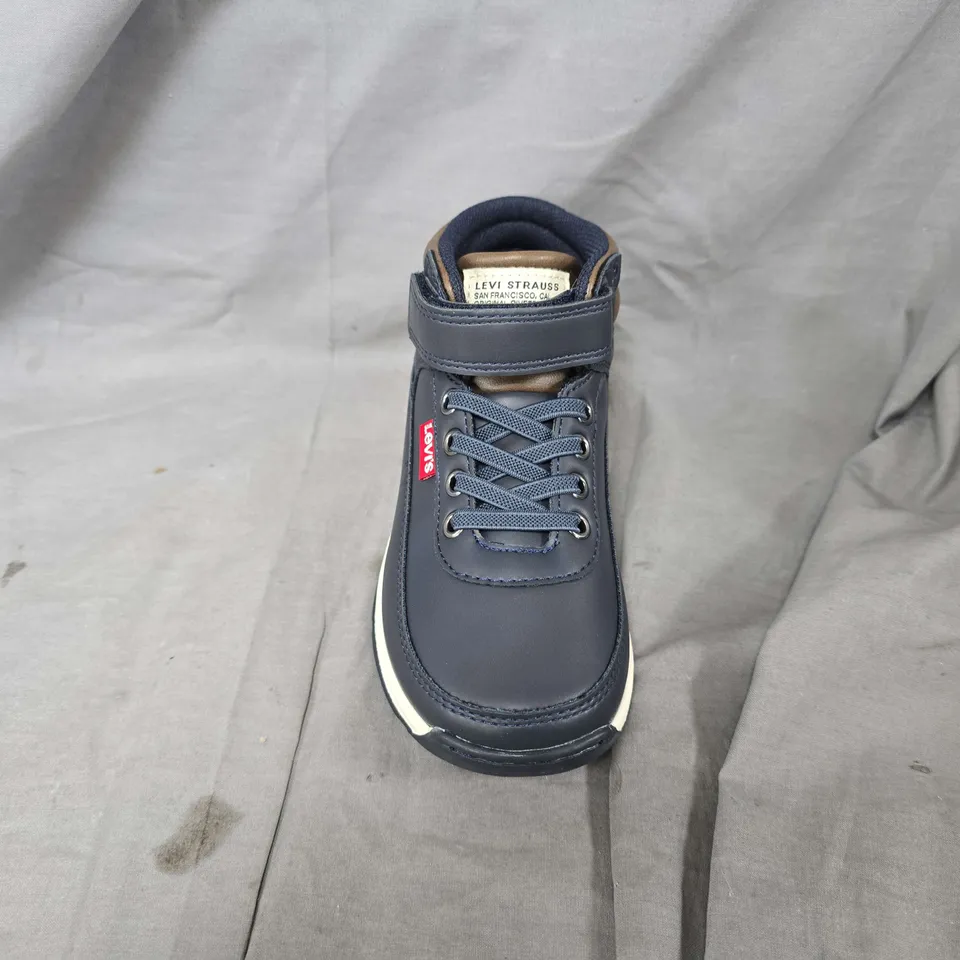 UNBOXED PAIR OF LEVIS ASCOT CHILDRENS MINIS IN NAVY - UK 11