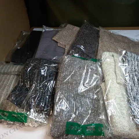 APPROX. 10 CLOTHING ITEMS IN VARIOUS COLOURS AND SIZES