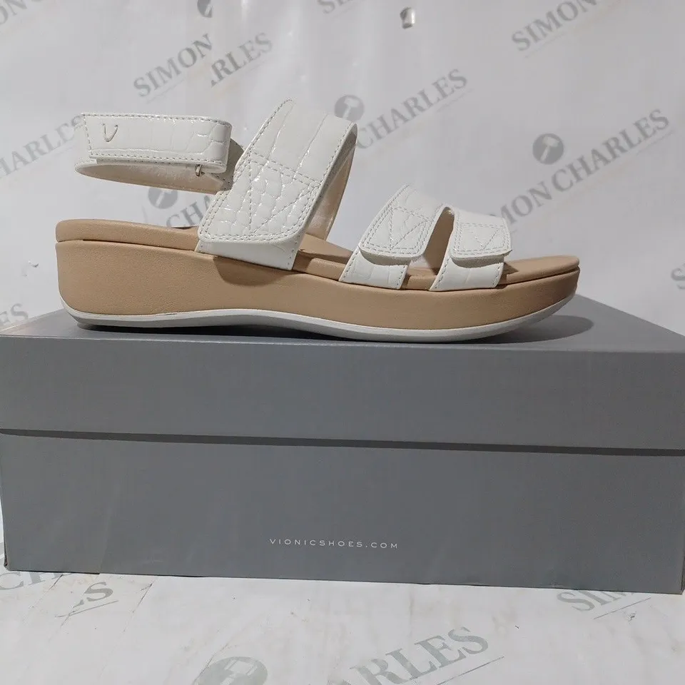 BOXED PAIR OF VIONIC OPEN TOE LOW WEDGE SANDALS IN WHITE SIZE 7