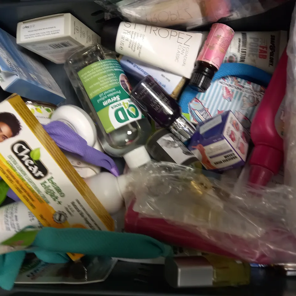 LOT OF APPROXIMATELY 20 ASSORTED HEALTH & BEAUTY ITEMS, TO INCLUDE GARNIER, MOLTON BROWN, MANUAL, ETC